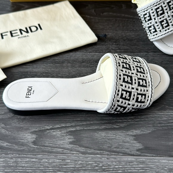 Fendi sandals - Picture 2 of 4